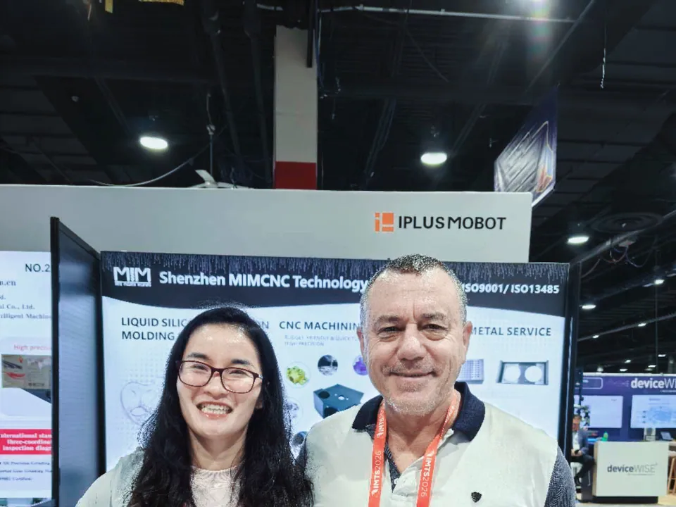 Custom component opportunity discussion with an IMTS Chicago visitor